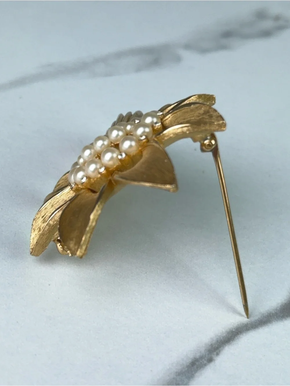 Vintage Trifari Gold-tone Flower Brooch Faux Pearls & Rhinestone